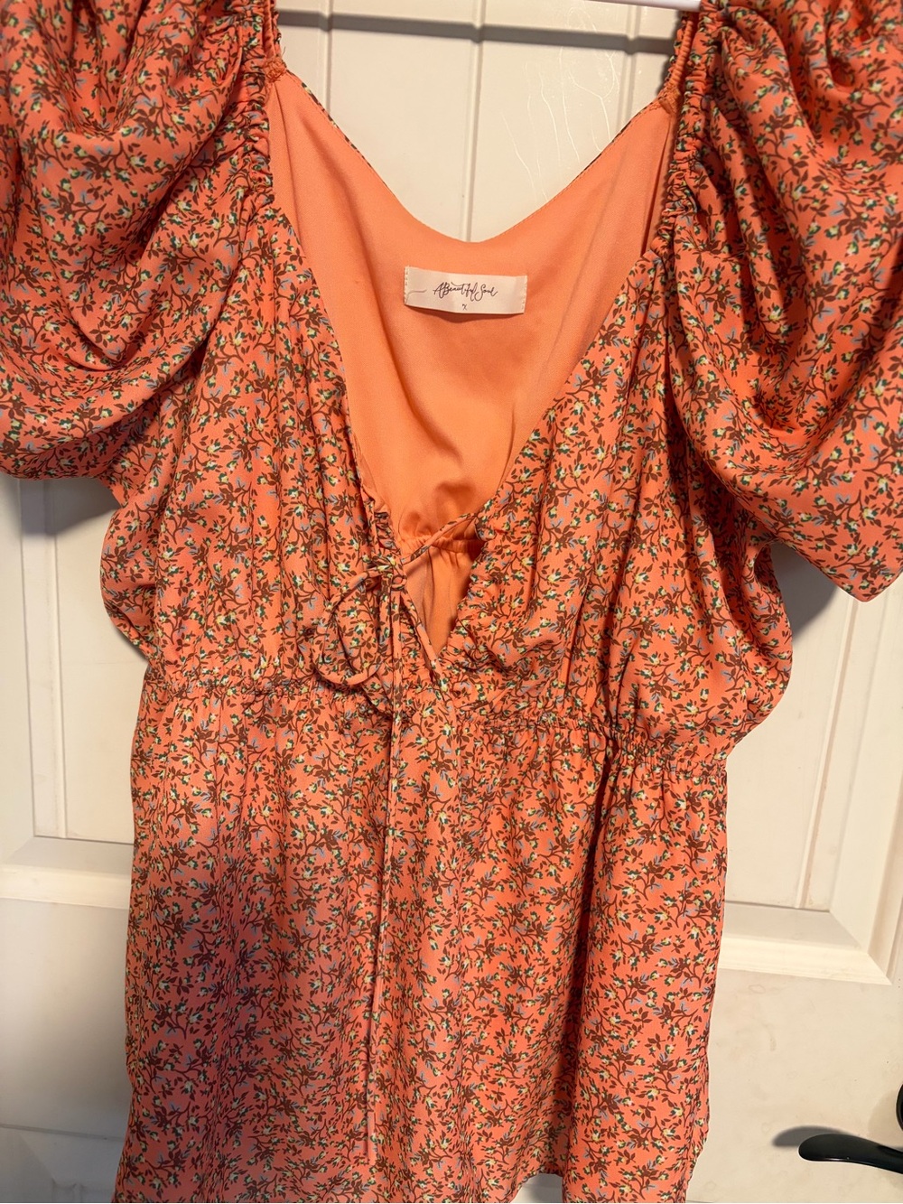 Astr Coral Floral Puff Sleeve Tie-Front Tunic